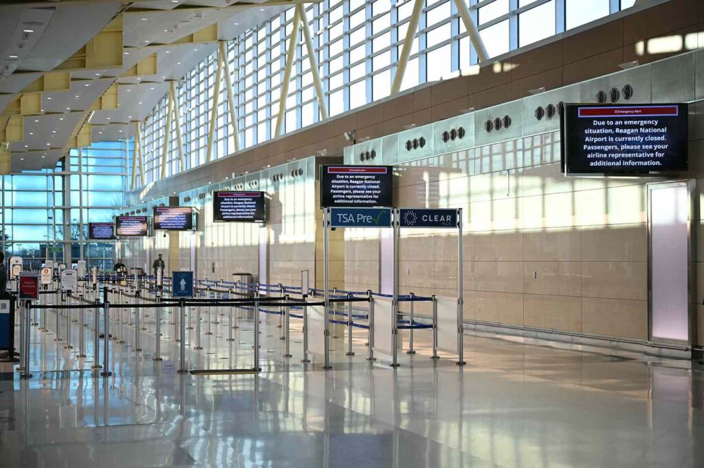 Washington, D.c. Airport Closed After Deadly Midair Collision